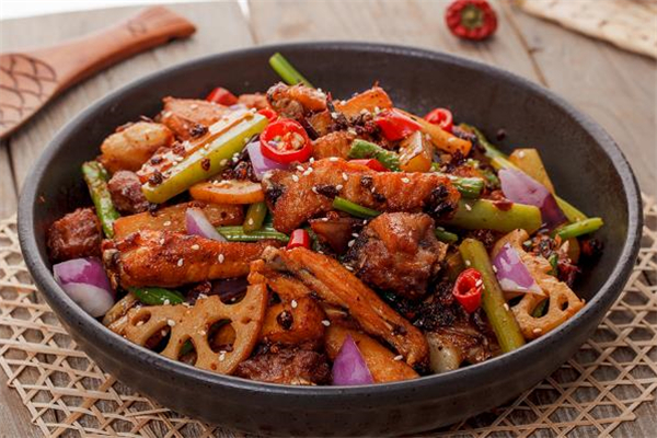 香锅鸡翅的功效(鸡翅功效和作用)