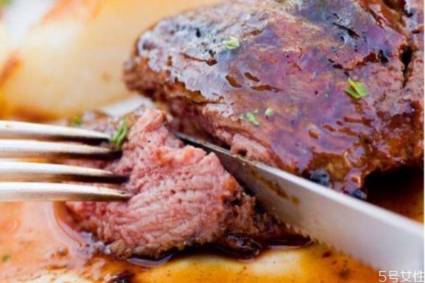 在店里吃牛排有什么要注意的吗(吃牛排有什么要注意的地方)