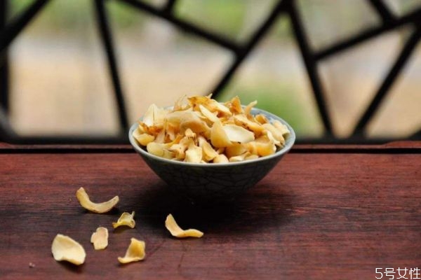 百合的功效有什么(百合的功效有什么作用)