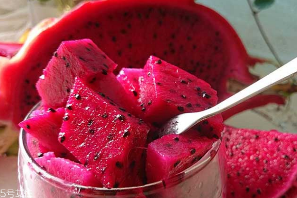 火龙果色素能制作成口红(在家提取火龙果色素做口红)