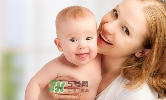 产后恶露多久才算正常呢(产后来多久恶露算正常)