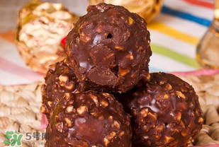 费列罗巧克力的特点(费列罗巧克力的特点)