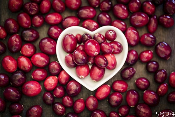 经期吃蔓越莓要注意什么(经期能吃蔓越莓吗)