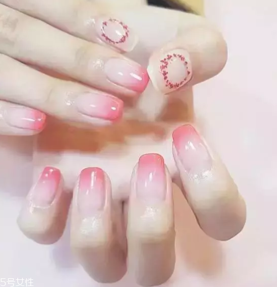 擦粉底液之前要擦隔离霜么(擦粉底液之前要不要擦隔离霜?)