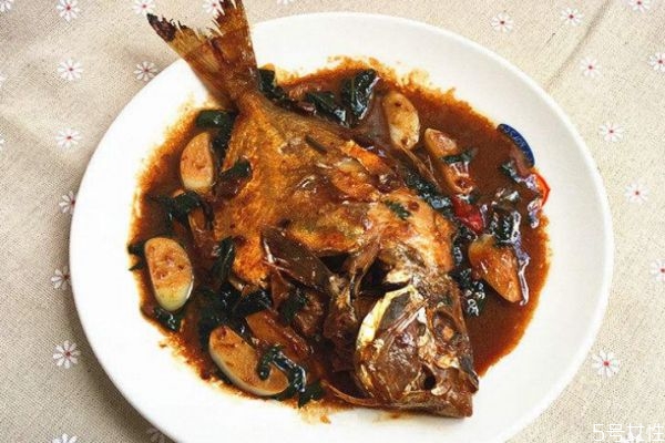 做茶香熏鲳鱼有什么技巧(熏鲳鱼的做法大全家常)