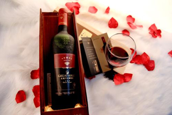 喝红酒可以冰吗(喝红酒可以冰吗)