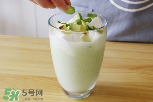 吃牛油果的食用禁忌(吃牛油果有什么禁忌)