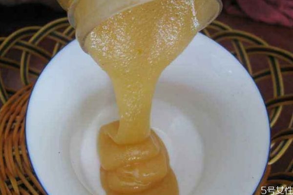 土蜂蜜带有苦味还可以吃吗(土蜂蜜带苦味怎么回事)