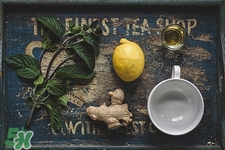 晚上睡前要涂抹什么护肤品(晚上睡觉前应该涂什么护肤品) 晚上睡前要涂抹什么护肤品(晚上睡觉前应该涂什么护肤品)