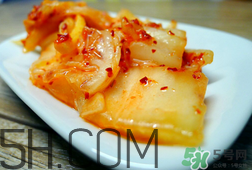 辣白菜腌多久可以吃(辣白菜的腌制方法和配料)