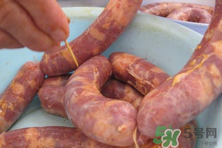自制灌香肠的方法(如何自制灌香肠)