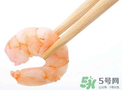 如何购买新鲜的虾(虾怎么买新鲜的)