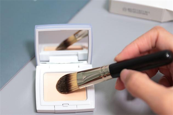 兰蔻小白管闷痘吗(兰蔻小白管闷痘吗)