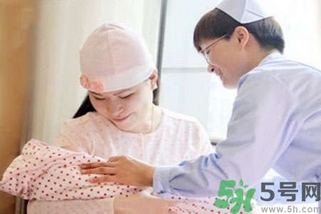 秋天坐月子要注意室内温度和湿度(秋天坐月子室内温度多少合适)