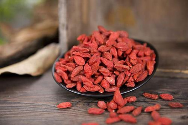 枸杞什么时候吃补血效果好(枸杞应该怎么吃补血效果更好)