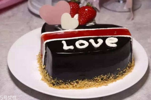 月子里吃蛋糕注意什么(月子里吃蛋糕好吗)