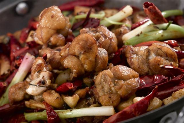 牛蛙的皮可以单独炒吗(牛蛙皮能吃吗?牛蛙皮怎么做好吃?) 牛蛙的皮可以单独炒吗(牛蛙皮能吃吗?牛蛙皮怎么做好吃?)