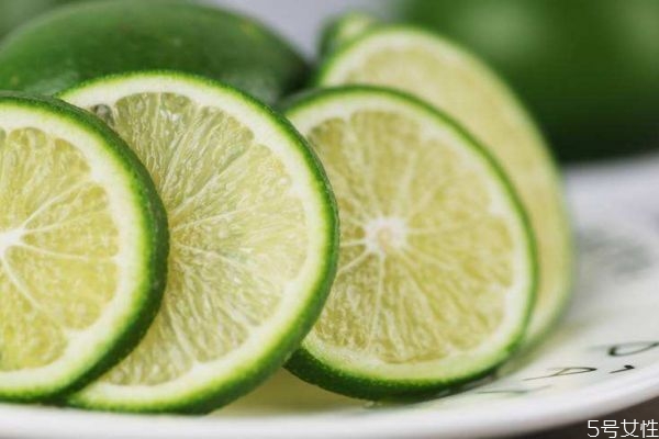 先上粉底液后上遮瑕的优缺点(先用粉底液还是遮瑕)