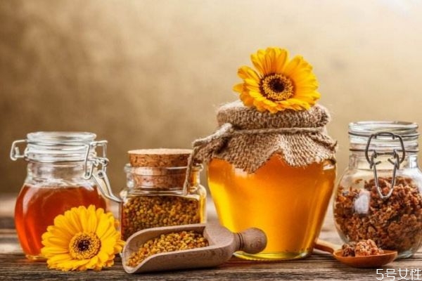 吃蜂蜜要注意什么(吃蜂蜜要注意哪些事项)