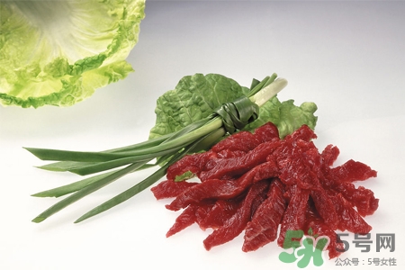 生肉怎么清洗才干净(生肉怎么清洗才干净)