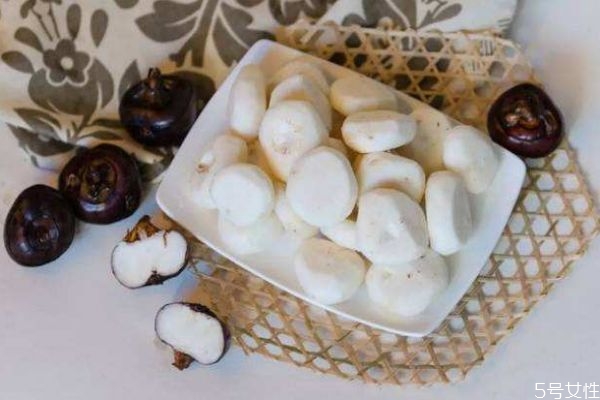 荸荠一般什么季节可以吃到呢(荸荠哪个季节吃)