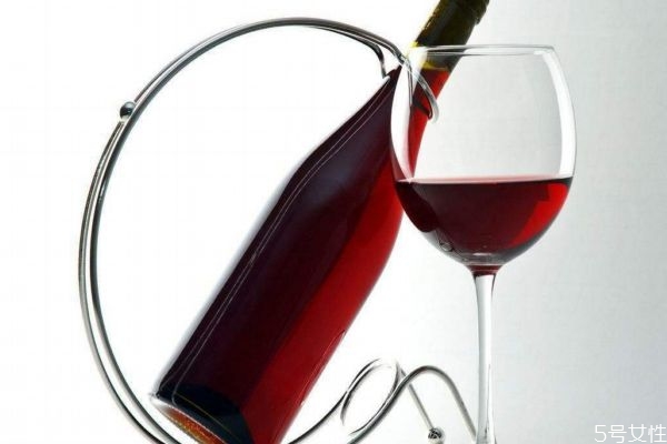 红酒保质期多久(红葡萄酒保质期多久)