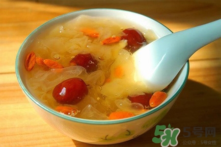 阿芙小王子唇膏好用吗(阿芙小王子唇膏好不好用)