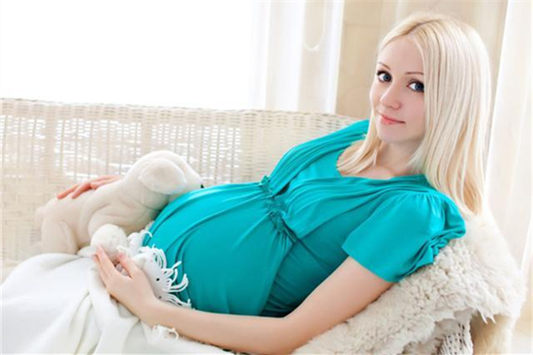 分娩时吃什么补充体力(孕妇分娩时吃什么补充体力)