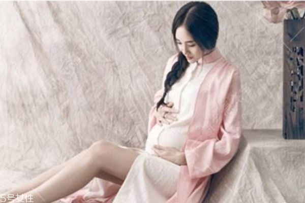 这三类孕妇不适合水中分娩(水中分娩对孕妇有什么要求) 这三类孕妇不适合水中分娩(水中分娩对孕妇有什么要求)