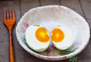 咸鸭蛋怎么保存(咸鸭蛋怎么保存不会坏)