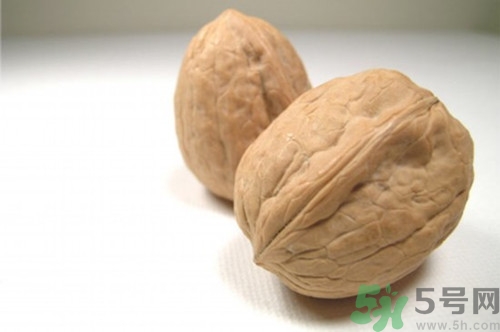 身体乳过期了还能用吗(身体乳过期了还能用吗 有什么危害)