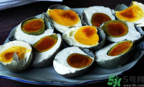 煮熟的咸鸭蛋会坏吗(煮熟的咸鸭蛋会坏吗)