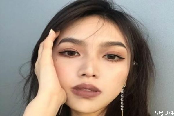 如何画出慵懒日杂妆(懒人妆怎么画)