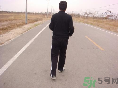 倒跑怎么做减肥效果好(倒着跑步可以减肥吗)