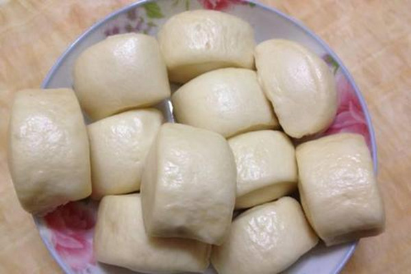 馒头冷了变硬是什么原因(馒头冷了变硬是什么原因)