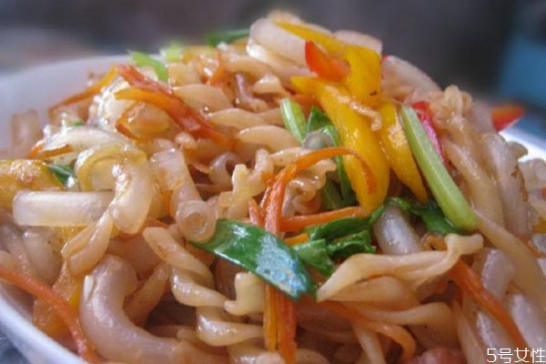 通心粉适合什么人群食用呢(什么人不适合吃通心粉)