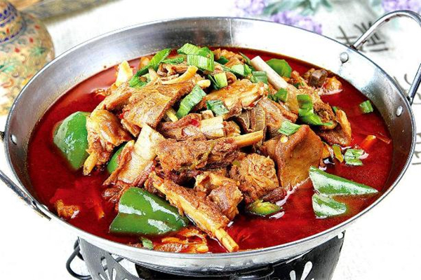 羊肉火锅的做法(羊肉火锅的做法 最正宗的做法)