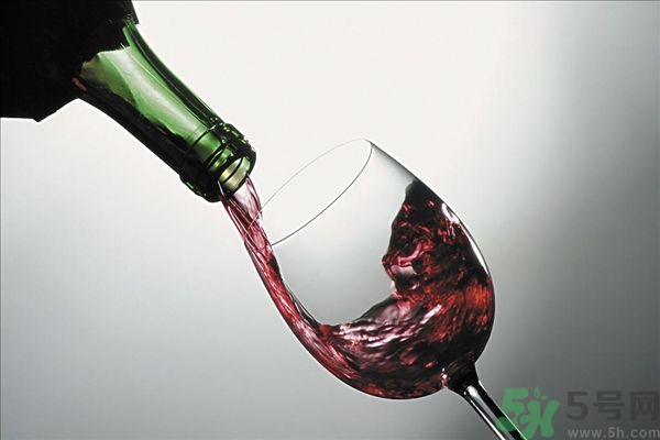 葡萄酒陈酿的好处(葡萄酒陈酿的作用以及影响陈酿的因素)