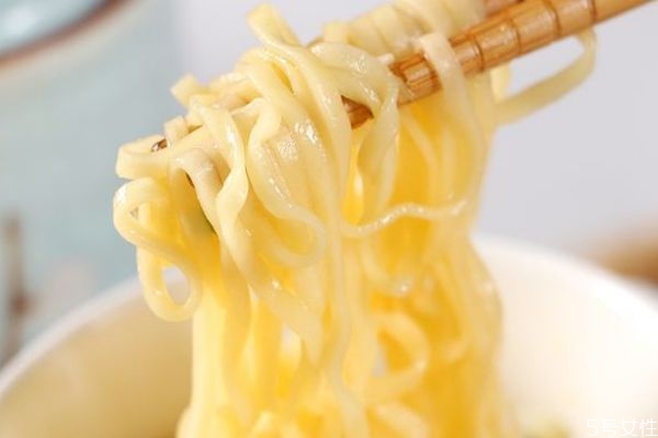 儿童吃米粉应该怎么做呢(小孩吃的米粉怎么做)